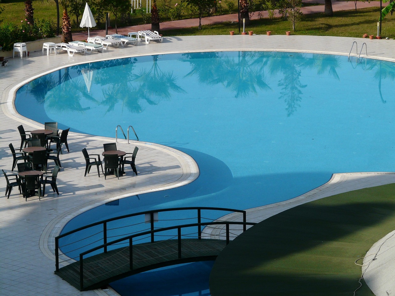 Energy-efficient pool construction in Cape Coral, FL